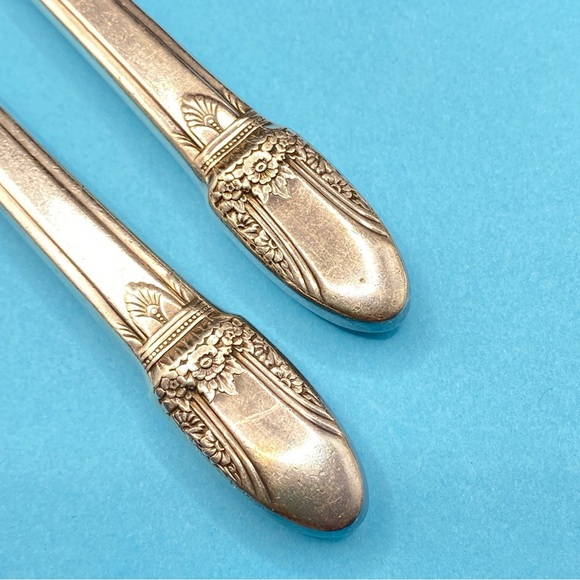 1847 ROGERS BROS FIRST LOVE International Silver Plate 1941 Butter Knives (2) - Picture 3 of 5
